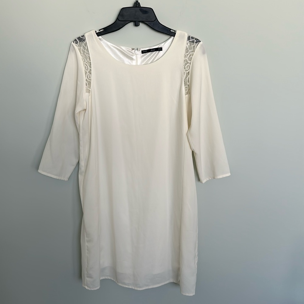 Cream summer dress for women size M with lace detailing on the sleeves